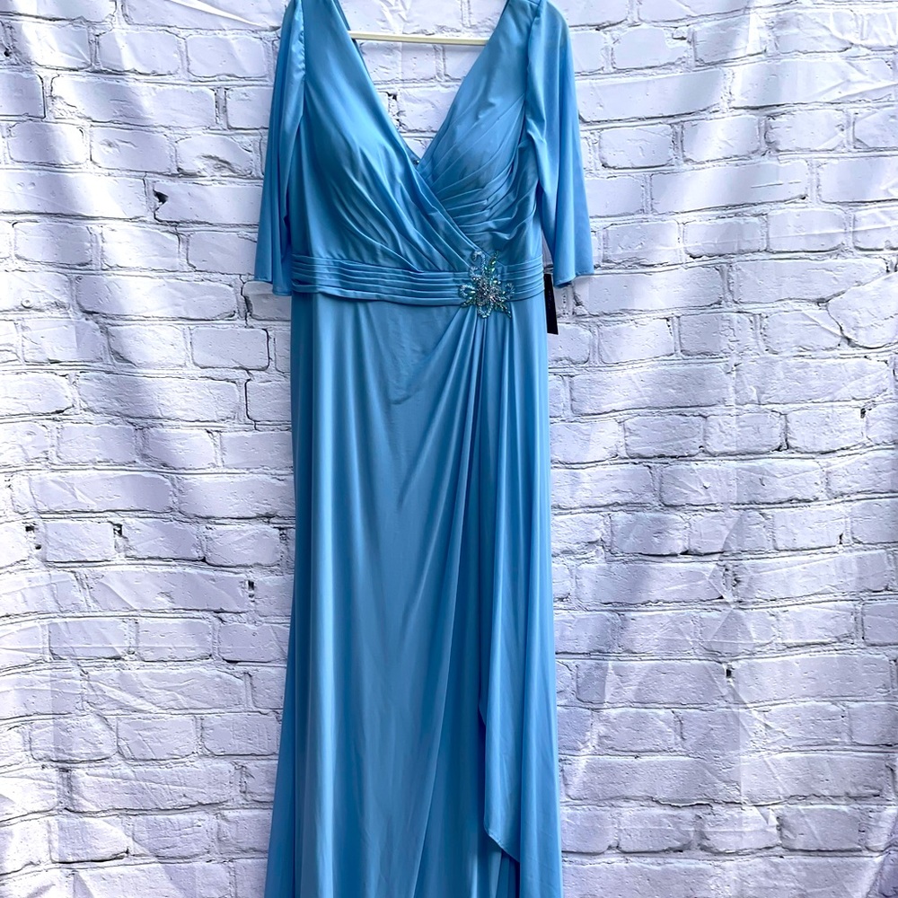 NWT Alyce Paris formal evening dress size 16.